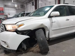 2013 Toyota Highlander Limited with VIN 5TDDK3EH6DS251104, listed as a IAAI auction lot 42605817 with 131,720 mi miles and . Bid and sale history available at DreamBid. Image 6.