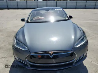 2013 Tesla Model S Performance с VIN 5YJSA1CP1DFP26946, выставлен на аукционе Copart как лот 50133094 с пробегом 80 045 миль миль и Списание • Salvage title. История ставок и продаж доступна на DreamBid. Изображение 5.
