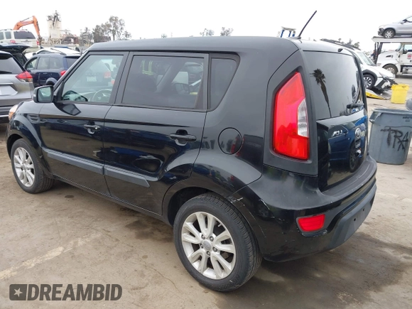 2013 Kia Soul + z VIN KNDJT2A66D7569863, wystawiony jako IAAI lot #42107481 z przebiegiem 101 780 mil mil oraz . Historia ofert i sprzedaży dostępna na DreamBid. Obrazek 3.