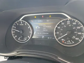 2017 Nissan Maxima SV z VIN 1N4AA6AP1HC416851, wystawiony jako Copart lot #83964264 z przebiegiem 90 717 mil mil oraz Szkoda całkowita • Salvage title. Historia ofert i sprzedaży dostępna na DreamBid. Obrazek 9.