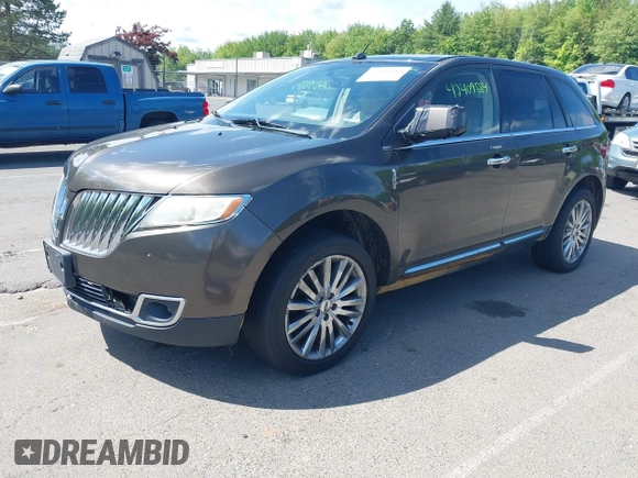 2011 Lincoln MKX z VIN 2LMDJ8JK4BBJ08331, wystawiony jako IAAI lot #42409884 z przebiegiem 214 304 mil mil oraz . Historia ofert i sprzedaży dostępna na DreamBid. Obrazek 2.