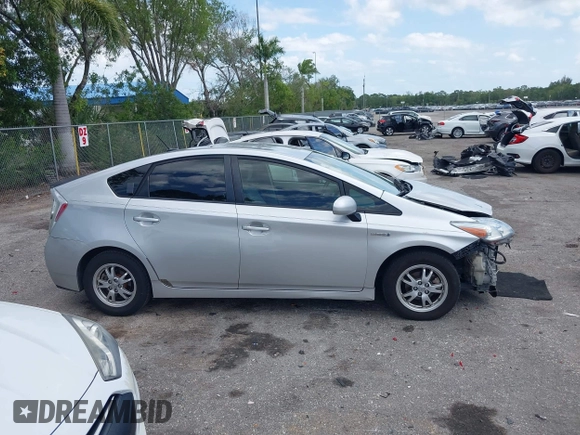 2011 Toyota Prius I with VIN JTDKN3DU3B5327412, listed as a IAAI auction lot 42004987 with 314,253 mi miles. Bid and sale history available at carsss.com. Image 13.