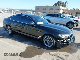 2021 BMW 5 Series 530i z VIN WBA53BH05MWX01307, wystawiony jako IAAI lot #41755966 z przebiegiem 73 780 mil mil oraz . Historia ofert i sprzedaży dostępna na DreamBid. Obrazek 1.