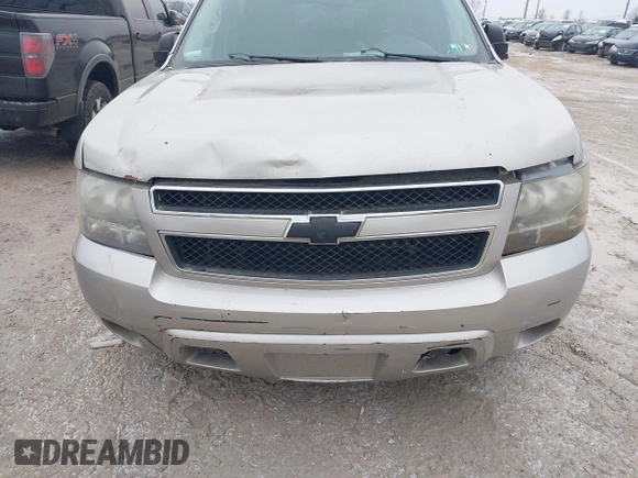 2009 Chevrolet Suburban LT with VIN 1GNFK16309R259972, listed as a IAAI auction lot 41568798 with 327,218 mi miles. Bid and sale history available at carsss.com. Image 6.