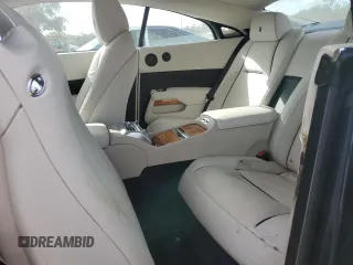 2014 Rolls-Royce Wraith z VIN SCA665C55EUX84597, wystawiony jako Copart lot #79843344 z przebiegiem Nie podano mil oraz Szkody całkowita. Historia ofert i sprzedaży dostępna na DreamBid. Obrazek 10.