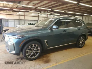 2024 BMW X5 xDrive40i z VIN 5UX23EU07R9U87468, wystawiony jako Copart lot #53959795 z przebiegiem 15 182 mil mil oraz Szkody całkowita. Historia ofert i sprzedaży dostępna na DreamBid. Obrazek 1.