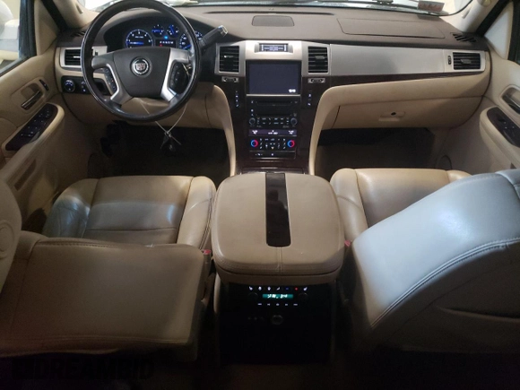 2008 Cadillac Escalade ESV z VIN 1GYFK66858R184955, wystawiony jako Copart lot #55686375 z przebiegiem 184 426 mil mil oraz Czysty tytuł • Clean title. Historia ofert i sprzedaży dostępna na DreamBid. Obrazek 8.