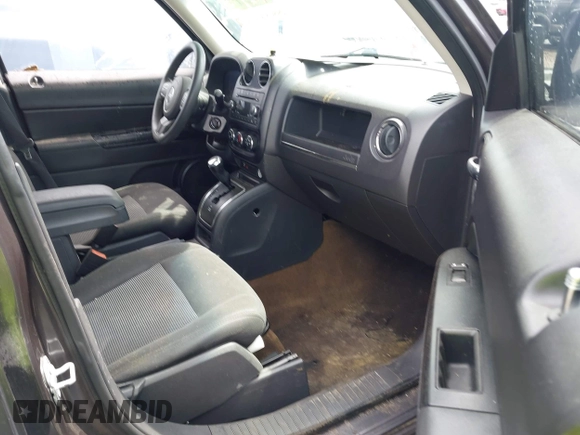 2016 Jeep Patriot Sport z VIN 1C4NJPBA6GD576356, wystawiony jako IAAI lot #42173101 z przebiegiem 140 581 mil mil oraz . Historia ofert i sprzedaży dostępna na DreamBid. Obrazek 5.