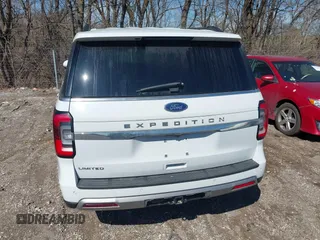 2022 Ford Expedition Limited z VIN 1FMJU2AT7NEA67407, wystawiony jako IAAI lot #41796472 z przebiegiem 31 145 mil mil oraz . Historia ofert i sprzedaży dostępna na DreamBid. Obrazek 16.