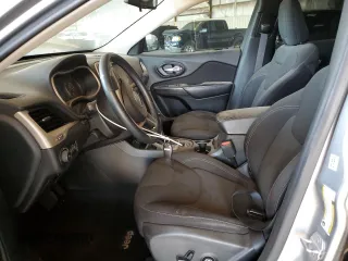 2017 Jeep Cherokee Latitude с VIN 1C4PJLCB0HW502753, выставлен на аукционе Copart как лот 64285875 с пробегом 111 659 миль миль и Списание • Salvage title. История ставок и продаж доступна на DreamBid. Изображение 7.