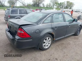 2007 Ford Five Hundred SEL z VIN 1FAHP24157G102902, wystawiony jako IAAI lot #42123329 z przebiegiem 105 468 mil mil oraz . Historia ofert i sprzedaży dostępna na DreamBid. Obrazek 4.