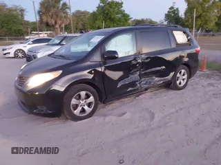 2015 Toyota Sienna LE AAS with VIN 5TDKK3DC2FS685245, listed as a IAAI auction lot 41849185 with 141,545 mi miles. Bid and sale history available at carsss.com. Image 20.
