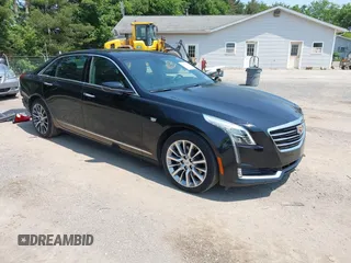 2017 Cadillac CT6 Luxury AWD z VIN 1G6KD5RS8HU164781, wystawiony jako IAAI lot #42461526 z przebiegiem 80 533 mil mil oraz . Historia ofert i sprzedaży dostępna na DreamBid. Obrazek 1.