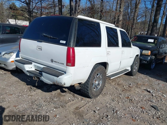 2000 Cadillac Escalade z VIN 1GYEK63R7YR226034, wystawiony jako IAAI lot #41224406 z przebiegiem 293 123 mil mil oraz . Historia ofert i sprzedaży dostępna na DreamBid. Obrazek 4.