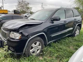 2012 Jeep Grand Cherokee Laredo with VIN 1C4RJEAG8CC119401, listed as a IAAI auction lot 41724335 with 233,265 mi miles. Bid and sale history available at carsss.com. Image 2.