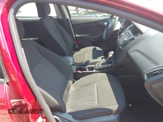 2017 Ford Focus SE z VIN 1FADP3F26HL305624, wystawiony jako IAAI lot #42411111 z przebiegiem 58 865 mil mil oraz . Historia ofert i sprzedaży dostępna na DreamBid. Obrazek 5.