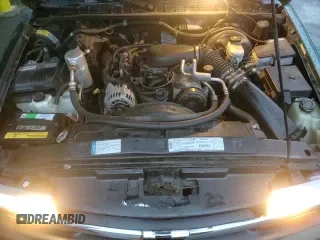 1998 Chevrolet S-10 LS z VIN 1GCCS14X3W8100320, wystawiony jako Copart lot #84205104 z przebiegiem 89 239 mil mil oraz Szkoda całkowita • Salvage title. Historia ofert i sprzedaży dostępna na DreamBid. Obrazek 13.