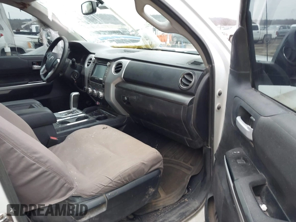 2016 Toyota Tundra SR5 z VIN 5TFDW5F13GX509045, wystawiony jako IAAI lot #41554023 z przebiegiem 165 026 mil mil oraz . Historia ofert i sprzedaży dostępna na DreamBid. Obrazek 5.