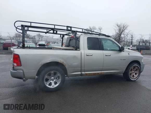 2010 Dodge 1500 SLT z VIN 1D7RV1GP3AS197145, wystawiony jako IAAI lot #41837884 z przebiegiem 241 378 mil mil oraz . Historia ofert i sprzedaży dostępna na DreamBid. Obrazek 6.