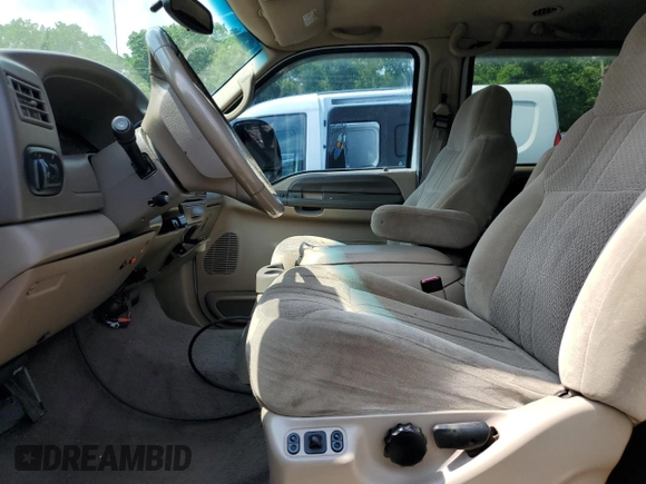 2000 Ford Excursion XLT с VIN 1FMNU41S0YEC33436, выставлен на аукционе Copart как лот 58967765 с пробегом 150 114 миль миль и Списание • Salvage title. История ставок и продаж доступна на DreamBid. Изображение 7.