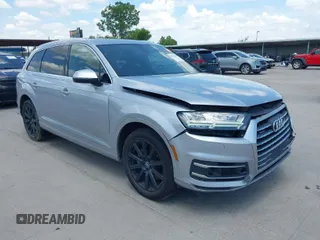 2018 Audi Q7 Premium Plus with VIN WA1LHAF75JD039476, listed as a IAAI auction lot 39702915 with 71,620 mi miles. Bid and sale history available at carsss.com. Image 1.