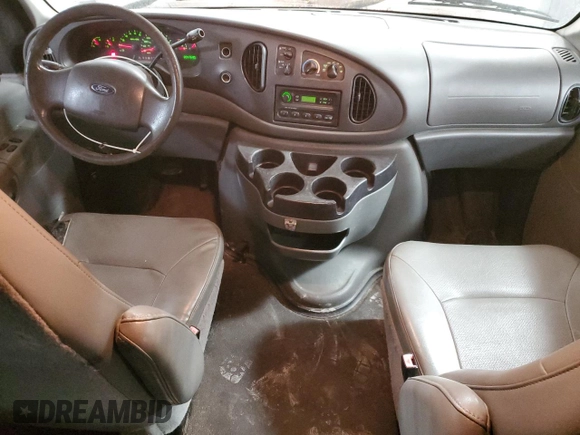 2008 Ford Econoline Passenger XL z VIN 1FMNE11WX8DB28410, wystawiony jako Copart lot #49126075 z przebiegiem 94 760 mil mil oraz Czysty tytuł • Clean title. Historia ofert i sprzedaży dostępna na DreamBid. Obrazek 8.