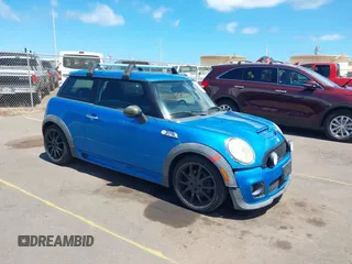 2008 MINI Hardtop S с VIN WMWMF73518TT86953, выставлен на аукционе IAAI как лот 42724703 с пробегом 107 513 миль миль и . История ставок и продаж доступна на DreamBid. Изображение 1.