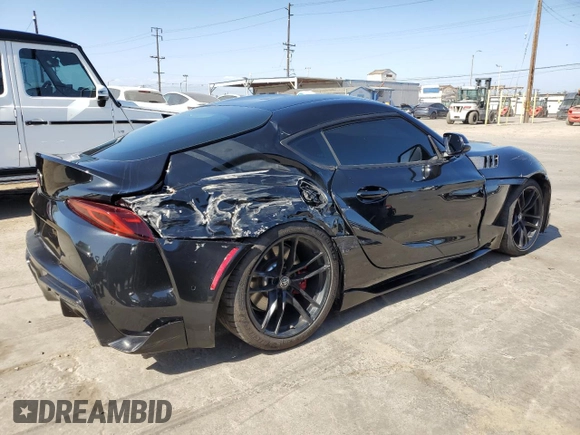 2021 Toyota Supra 3.0 z VIN WZ1DB0C01MW036730, wystawiony jako Copart lot #57497785 z przebiegiem 15 285 mil mil oraz Szkoda całkowita • Salvage title. Historia ofert i sprzedaży dostępna na DreamBid. Obrazek 3.