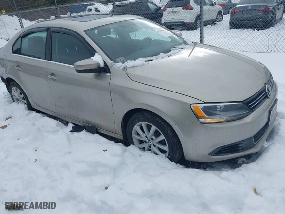 2013 Volkswagen Jetta Sedan SE w/Convenience/Sunroof with VIN 3VWDP7AJ1DM212354, listed as a IAAI auction lot 41500964 with NaN miles. Bid and sale history available at carsss.com. Image 1.