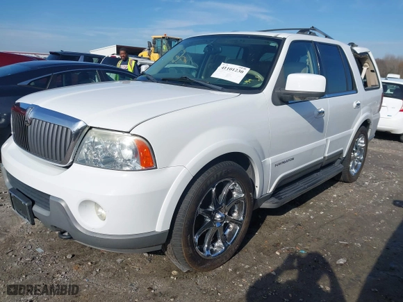2004 Lincoln Navigator Luxury with VIN 5LMFU28R84LJ27797, listed as a IAAI auction lot 41101230 with 148,716 mi miles. Bid and sale history available at carsss.com. Image 18.