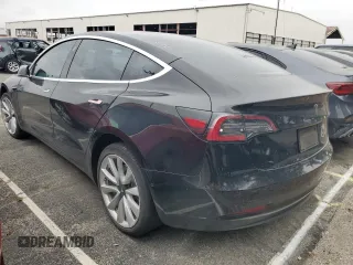 2020 Tesla Model 3 Standard Range Plus z VIN 5YJ3E1EA7LF614006, wystawiony jako Copart lot #53491465 z przebiegiem 51 170 mil mil oraz Czysty tytuł • Clean title. Historia ofert i sprzedaży dostępna na DreamBid. Obrazek 2.