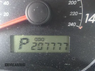 2010 Toyota Corolla z VIN 1NXBU4EE4AZ345692, wystawiony jako IAAI lot #36903339 z przebiegiem 207 777 mil mil oraz . Historia ofert i sprzedaży dostępna na DreamBid. Obrazek 7.