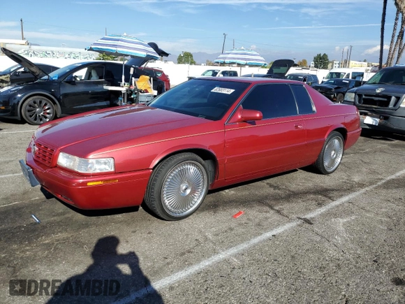 1999 Cadillac Eldorado Touring z VIN 1G6ET1293XU611368, wystawiony jako Copart lot #82683114 z przebiegiem 126 178 mil mil oraz Szkody całkowita. Historia ofert i sprzedaży dostępna na DreamBid. Obrazek 1.