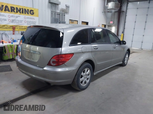 2006 Mercedes-Benz R 3.5L with VIN 4JGCB65EX6A017255, listed as a IAAI auction lot 42216340 with 169,967 mi miles and . Bid and sale history available at carsss.com. Image 4.