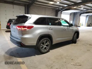 2018 Toyota Highlander LE z VIN 5TDBZRFH5JS889246, wystawiony jako Copart lot #57816195 z przebiegiem 50 747 mil mil oraz Szkoda całkowita • Salvage title. Historia ofert i sprzedaży dostępna na DreamBid. Obrazek 3.