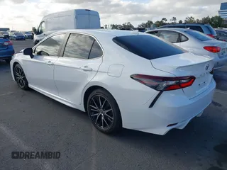 2023 Toyota Camry SE z VIN 4T1G11AK4PU148829, wystawiony jako IAAI lot #42250792 z przebiegiem 23 322 mil mil oraz . Historia ofert i sprzedaży dostępna na DreamBid. Obrazek 3.