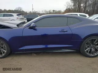 2019 Chevrolet Camaro ZL1 with VIN 1G1FK1R68K0144103, listed as a IAAI auction lot 41165256 with 33,563 mi miles. Bid and sale history available at carsss.com. Image 14.