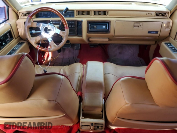 1991 Cadillac DeVille z VIN 1G6CD53B2M4335645, wystawiony jako Copart lot #53390805 z przebiegiem 210 451 mil mil oraz Szkoda całkowita • Salvage title. Historia ofert i sprzedaży dostępna na DreamBid. Obrazek 8.
