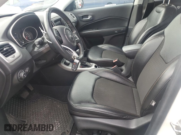 2020 Jeep Compass North z VIN 3C4NJDBB7LT228982, wystawiony jako Copart lot #55665605 z przebiegiem 33 715 mil mil oraz Szkoda całkowita • Salvage title. Historia ofert i sprzedaży dostępna na DreamBid. Obrazek 7.
