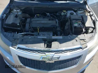 2014 Chevrolet Cruze LS z VIN 1G1PA5SH6E7468916, wystawiony jako IAAI lot #42282737 z przebiegiem 120 129 mil mil oraz . Historia ofert i sprzedaży dostępna na DreamBid. Obrazek 10.