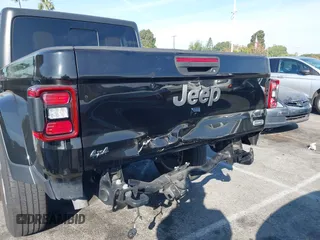 2020 Jeep Gladiator Overland with VIN 1C6HJTFG7LL139980, listed as a IAAI auction lot 40713794 with 33,560 mi miles and . Bid and sale history available at DreamBid. Image 6.
