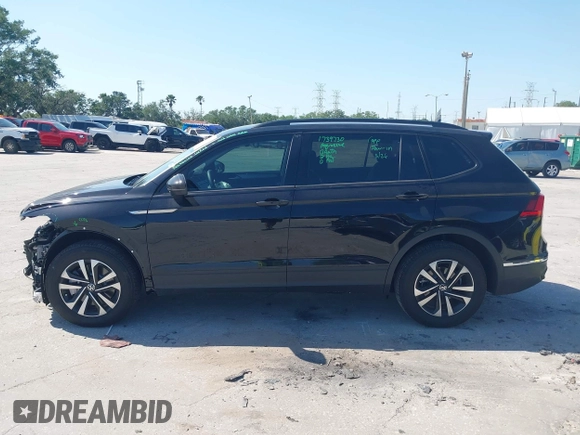 2024 Volkswagen Tiguan S z VIN 3VVRB7AX4RM226494, wystawiony jako IAAI lot #42000799 z przebiegiem 946 mil mil oraz . Historia ofert i sprzedaży dostępna na DreamBid. Obrazek 15.