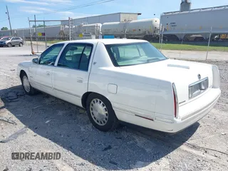 1999 Cadillac DeVille z VIN 1G6KD54Y3XU712969, wystawiony jako IAAI lot #42344041 z przebiegiem 169 572 mil mil oraz . Historia ofert i sprzedaży dostępna na DreamBid. Obrazek 3.