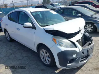 2014 Nissan Versa SV with VIN 3N1CN7AP2EL801917, listed as a IAAI auction lot 41906071 with 142,770 mi miles. Bid and sale history available at carsss.com. Image 1.