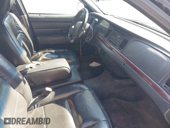 2011 Ford Crown Victoria with VIN 2FABP7AV9BX121739, listed as a IAAI auction lot 41763311 with 215,727 mi miles. Bid and sale history available at carsss.com. Image 5.