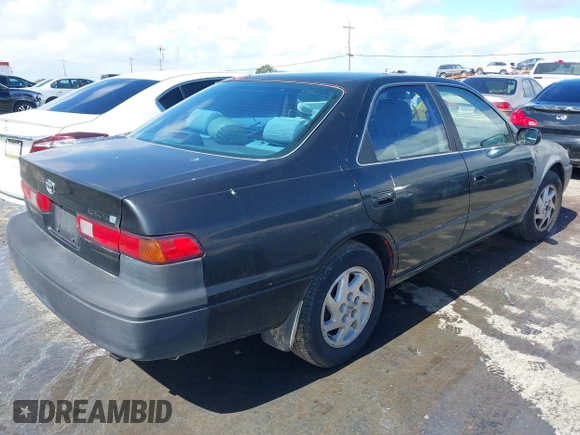 1997 Toyota Camry LE z VIN JT2BG22K3V0048428, wystawiony jako IAAI lot #41817586 z przebiegiem 349 369 mil mil oraz . Historia ofert i sprzedaży dostępna na DreamBid. Obrazek 4.