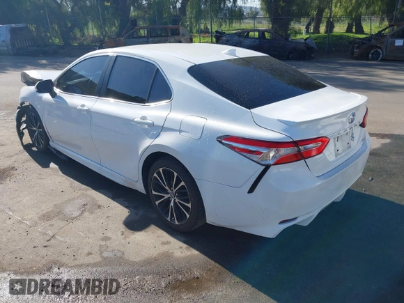 2020 Toyota Camry SE z VIN 4T1G11AK6LU929149, wystawiony jako IAAI lot #41837890 z przebiegiem 101 179 mil mil oraz . Historia ofert i sprzedaży dostępna na DreamBid. Obrazek 3.