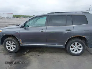 2013 Toyota Highlander with VIN 5TDZA3EH2DS045965, listed as a IAAI auction lot 41922104 with 182,688 mi miles and . Bid and sale history available at DreamBid. Image 6.