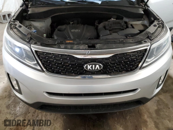 2014 Kia Sorento LX z VIN 5XYKTCA6XEG465634, wystawiony jako Copart lot #57148995 z przebiegiem 201 503 mil mil oraz Szkoda całkowita • Salvage title. Historia ofert i sprzedaży dostępna na DreamBid. Obrazek 12.