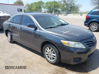 2011 Toyota Camry LE z VIN 4T4BF3EK1BR179942, wystawiony jako IAAI lot #42261888 z przebiegiem 118 916 mil mil oraz . Historia ofert i sprzedaży dostępna na DreamBid. Obrazek 1.